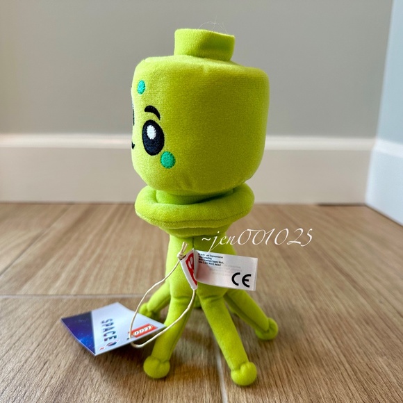 LEGO Slurpie Alien Plush Green  - LEGO x Target Plush Space Toy - Picture 4 of 13